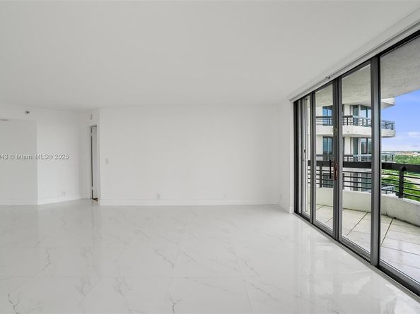 3500 Mystic Pointe Dr 1205, Aventura FL 33180