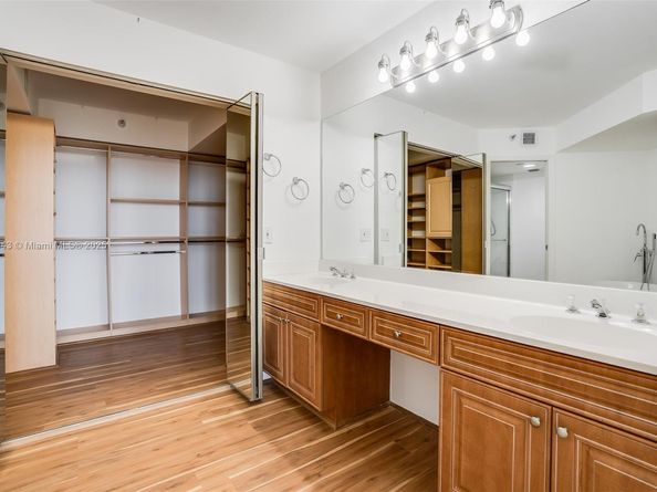 3500 Mystic Pointe Dr 1205, Aventura FL 33180