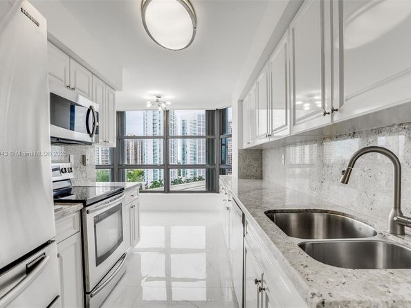 3500 Mystic Pointe Dr 1205, Aventura FL 33180