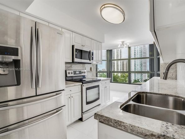 3500 Mystic Pointe Dr 1205, Aventura FL 33180