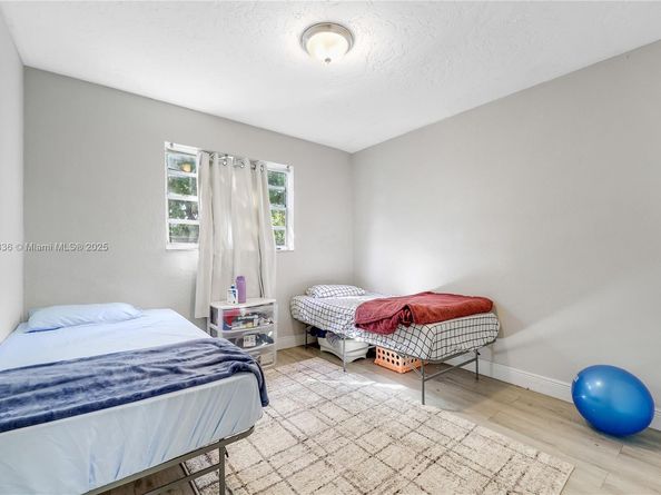 2512 NW 9th Pl, Fort Lauderdale FL 33311