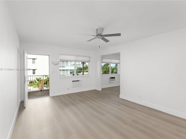 158 Ocean Dr 404/405, Miami Beach FL 33139