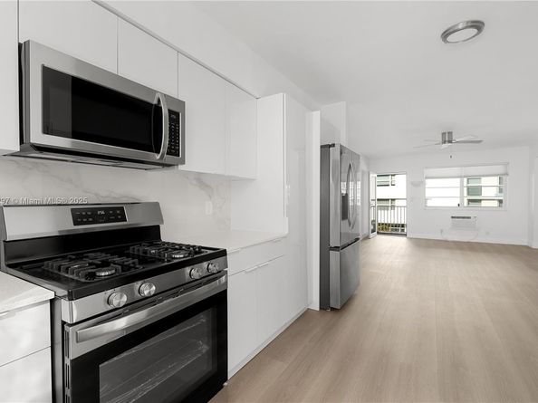 158 Ocean Dr 404/405, Miami Beach FL 33139