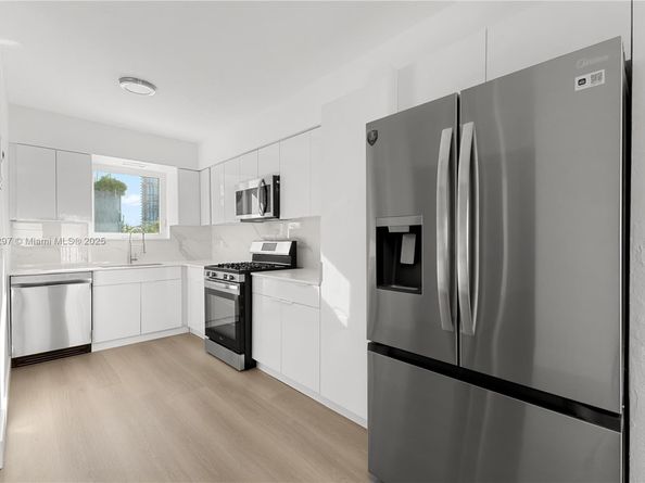 158 Ocean Dr 404/405, Miami Beach FL 33139