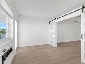 158 Ocean Dr 404/405, Miami Beach FL 33139