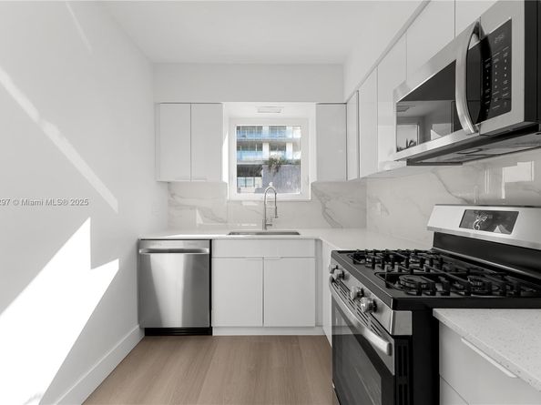 158 Ocean Dr 404/405, Miami Beach FL 33139