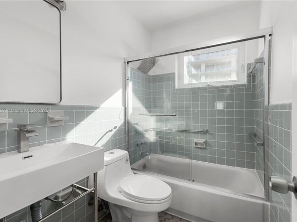 158 Ocean Dr 404/405, Miami Beach FL 33139