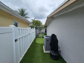2543 Gulfstream Ln, Fort Lauderdale FL 33312