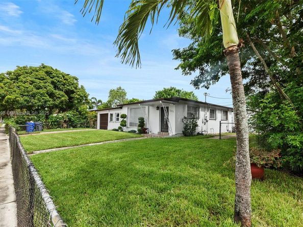 7201 Hayes St, Hollywood FL 33024