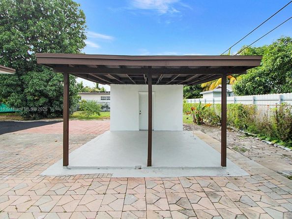 745 NW 140th St, Miami FL 33168