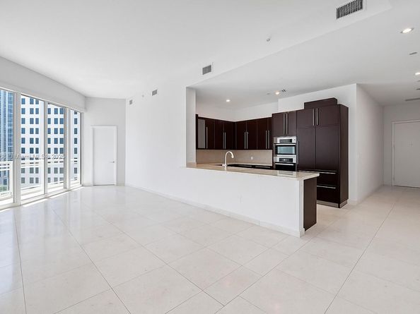 900 Brickell Key Blvd 2005, Miami FL 33131