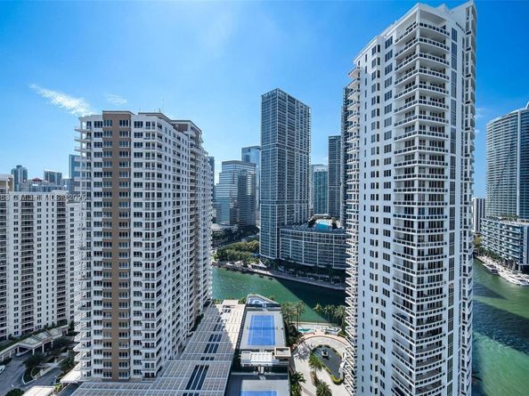 900 Brickell Key Blvd 2005, Miami FL 33131