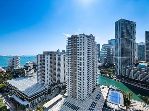 900 Brickell Key Blvd 2005, Miami FL 33131