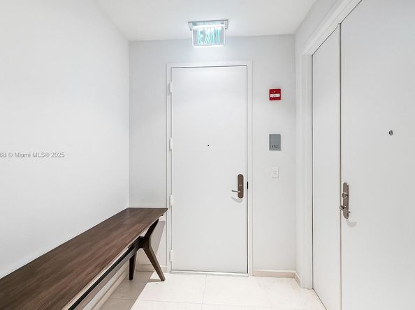 900 Brickell Key Blvd 2005, Miami FL 33131