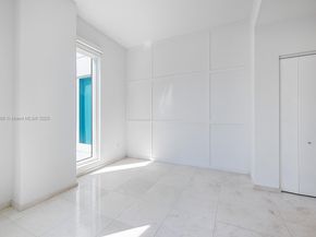 900 Brickell Key Blvd 2005, Miami FL 33131