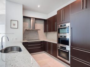 900 Brickell Key Blvd 2005, Miami FL 33131