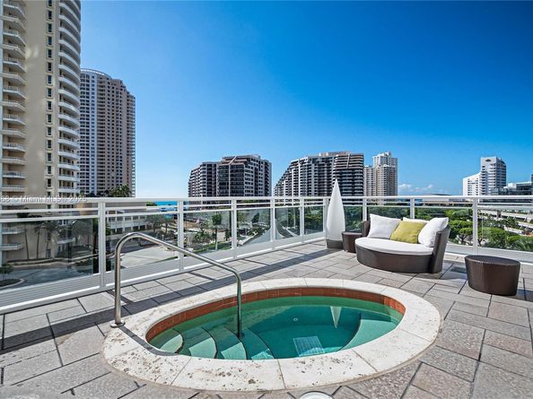 900 Brickell Key Blvd 2005, Miami FL 33131