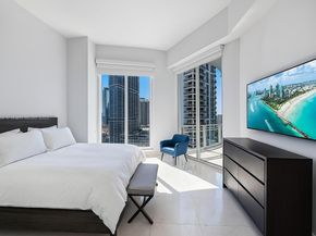 900 Brickell Key Blvd 2005, Miami FL 33131