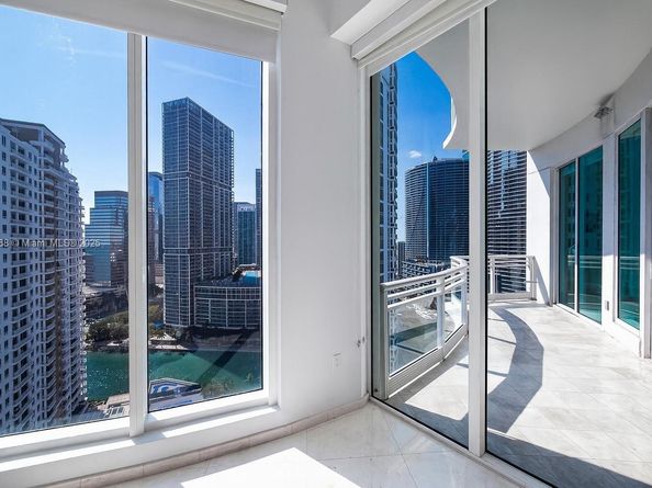 900 Brickell Key Blvd 2005, Miami FL 33131