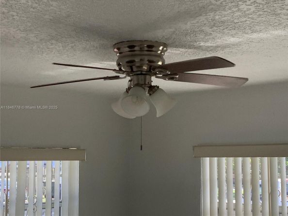 512 SW 10th St, Hallandale Beach FL 33009