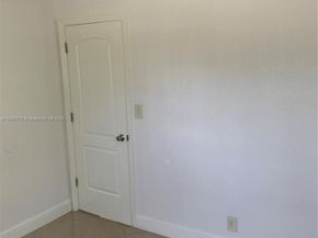 512 SW 10th St, Hallandale Beach FL 33009