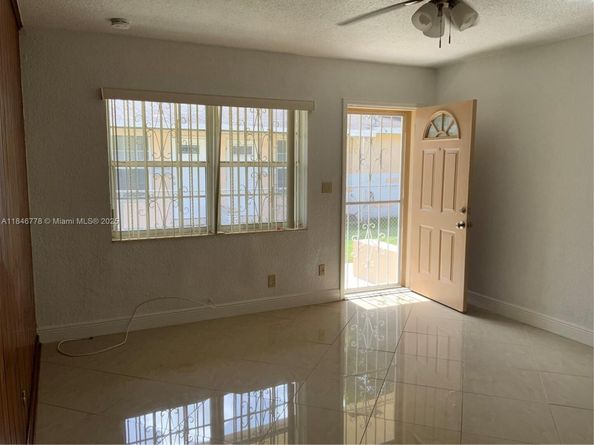 512 SW 10th St, Hallandale Beach FL 33009