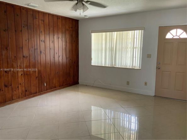 512 SW 10th St, Hallandale Beach FL 33009
