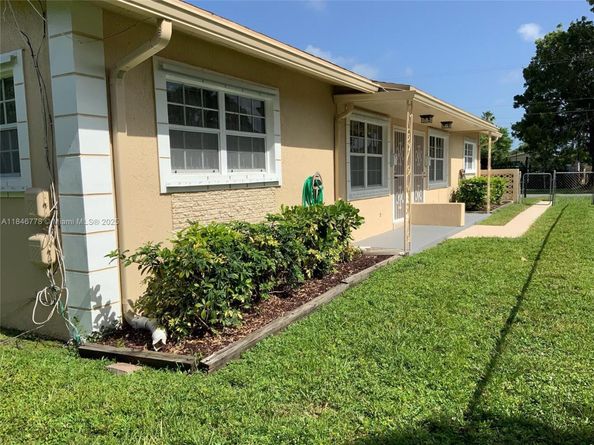 512 SW 10th St, Hallandale Beach FL 33009