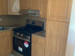 512 SW 10th St, Hallandale Beach FL 33009