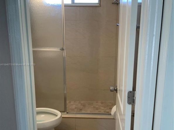 512 SW 10th St, Hallandale Beach FL 33009