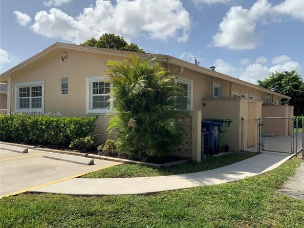 512 SW 10th St, Hallandale Beach FL 33009