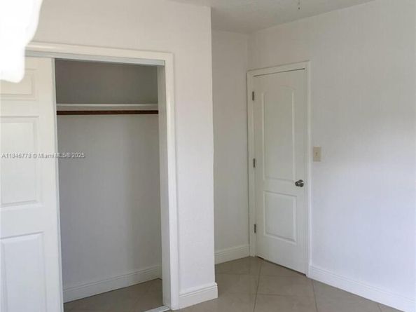 512 SW 10th St, Hallandale Beach FL 33009