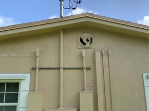 512 SW 10th St, Hallandale Beach FL 33009