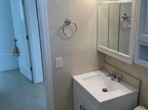 512 SW 10th St, Hallandale Beach FL 33009