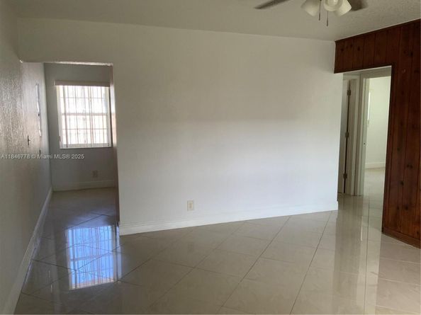 512 SW 10th St, Hallandale Beach FL 33009
