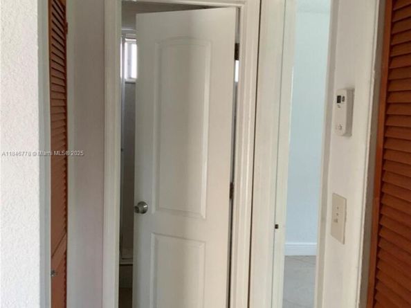 512 SW 10th St, Hallandale Beach FL 33009