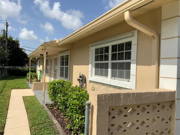512 SW 10th St, Hallandale Beach FL 33009