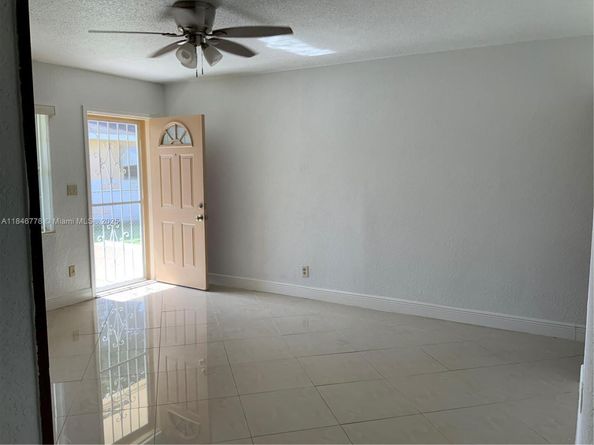 512 SW 10th St, Hallandale Beach FL 33009