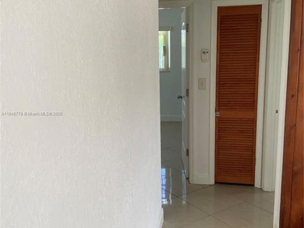 512 SW 10th St, Hallandale Beach FL 33009