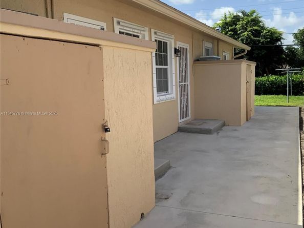 512 SW 10th St, Hallandale Beach FL 33009