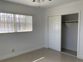 512 SW 10th St, Hallandale Beach FL 33009