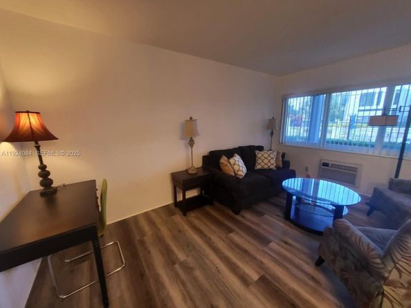 600 Layne Blvd 118, Hallandale Beach FL 33009