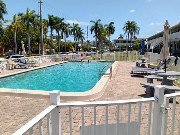 600 Layne Blvd 118, Hallandale Beach FL 33009