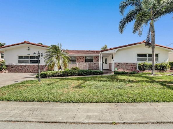 2827 Arthur St, Hollywood FL 33020