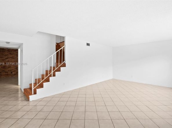 50 Matador Ln 323, Davie FL 33324