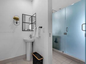 501 NE 31st St 3704, Miami FL 33137