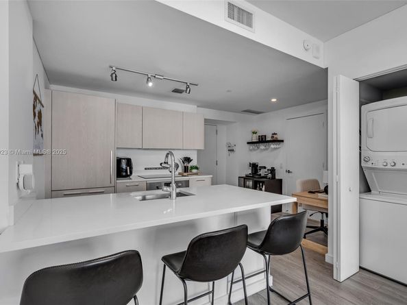 501 NE 31st St 3704, Miami FL 33137