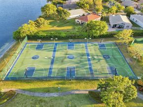 1322 NW 139th Ave, Pembroke Pines FL 33028