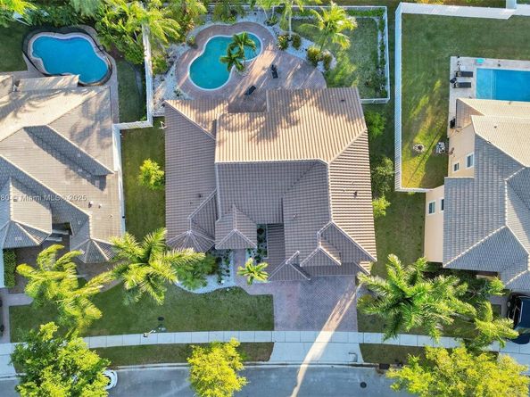 1322 NW 139th Ave, Pembroke Pines FL 33028