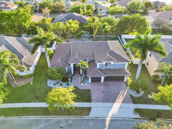 1322 NW 139th Ave, Pembroke Pines FL 33028